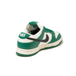 ⁦Nike Dunk Low SE Lottery Pack Malachite Green⁩ – תמונה ⁦4⁩