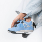 ⁦Nike Air Jordan 4 Retro University Blue⁩ – תמונה ⁦4⁩