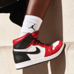 ⁦Nike Air Jordan 1 High Satin Snake⁩ – תמונה ⁦4⁩