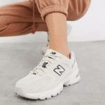 New Balance 530 trainers in off white
