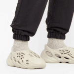 ⁦Yeezy Foam RNNR Sand⁩ – תמונה ⁦4⁩
