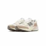 ⁦New Balance 990 v6 Cream Beige⁩ – תמונה ⁦3⁩