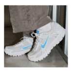 ⁦Nike Zoom Vomero 5 Photon Dust University Blue - נייק זום⁩ – תמונה ⁦3⁩
