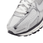 ⁦Nike Zoom Vomero 5 Photon Dust Silver⁩ – תמונה ⁦6⁩
