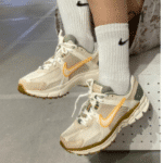 ⁦Nike Zoom Vomero 5 Sail Laser Orange Medium Olive - נייק זום⁩ – תמונה ⁦3⁩