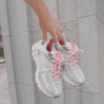⁦Nike Zoom Vomero 5 White Pink - נייק זום⁩ – תמונה ⁦3⁩