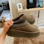 ⁦UGG Tazz Platform Dark Brown - כפכפי האג טאז⁩ – תמונה ⁦7⁩