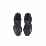 ⁦New Balance 2002 Black - New Balance 2002 סניקרס⁩ – תמונה ⁦5⁩