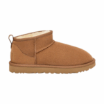 ⁦חום - מגפי מיני של ‪UGG‬ דגם Classic Ultra⁩ – תמונה ⁦8⁩