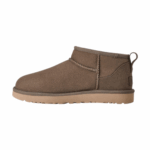⁦חום - מגפי מיני של ‪UGG‬ דגם Classic Ultra⁩ – תמונה ⁦9⁩