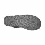 ⁦חום - מגפי מיני של ‪UGG‬ דגם Classic Ultra⁩ – תמונה ⁦12⁩