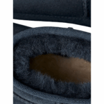 ⁦חום - מגפי מיני של ‪UGG‬ דגם Classic Ultra⁩ – תמונה ⁦30⁩