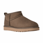 ⁦חום - מגפי מיני של ‪UGG‬ דגם Classic Ultra⁩ – תמונה ⁦6⁩