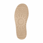 ⁦חום - מגפי מיני של ‪UGG‬ דגם Classic Ultra⁩ – תמונה ⁦21⁩